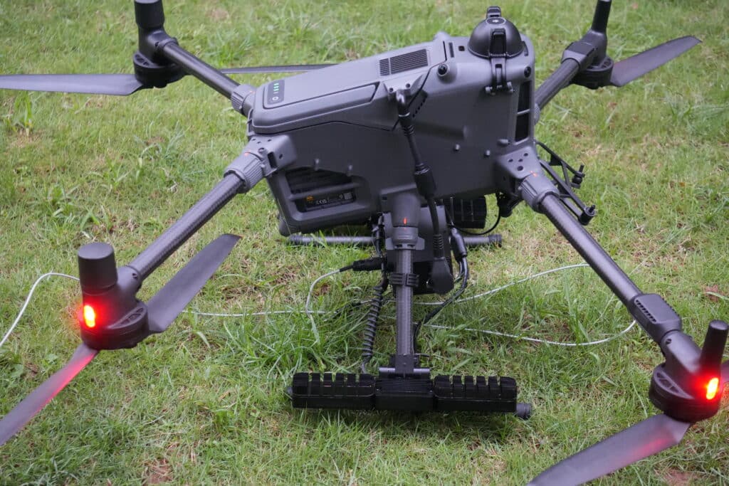Tethered system per droni DJI Matrice 400 e Matrice 4: cos&rsquo;&egrave;, come funziona e perch&eacute; &egrave; una rivoluzione operativa